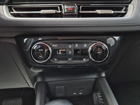 Used 2024 Chevrolet TrailBlazer LT w/ Convenience Package FWD image 27