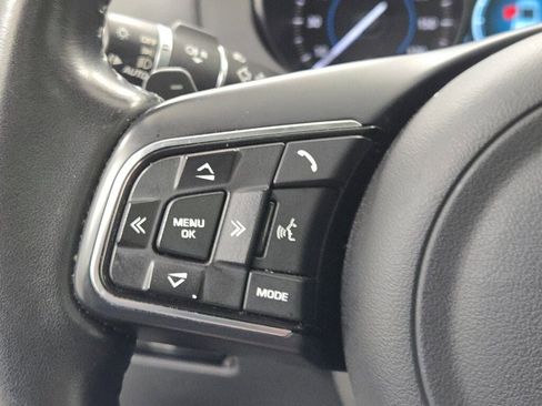 Used 2019 Jaguar F-PACE Premium image 35