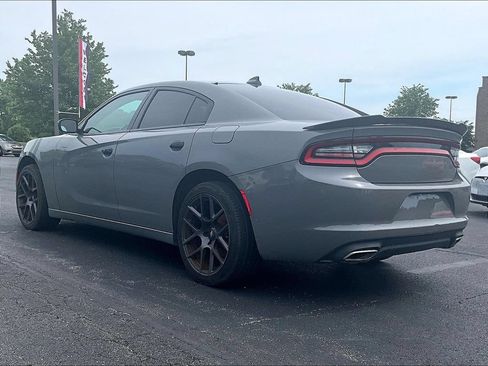 Used 2017 Dodge Charger SXT RWD image 3