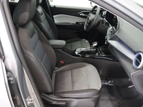 Used 2024 Chevrolet Trax LT FWD image 10