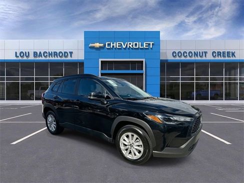 Used 2024 Toyota Corolla Cross LE image 2