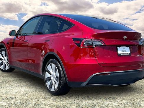 Used 2024 Tesla Model Y Long Range AWD/4WD image 1