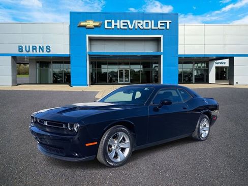 Used 2020 Dodge Challenger SXT image 1