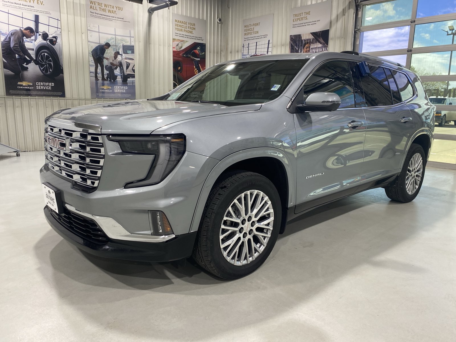 Used 2025 GMC Acadia Denali w/ LPO, Floor Liner Package AWD/4WD image 3