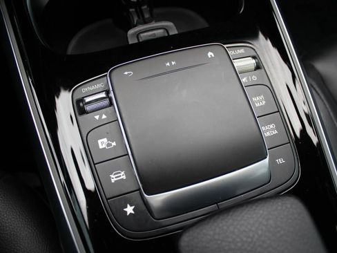 Used 2022 Mercedes-Benz EQB 300 4MATIC image 24