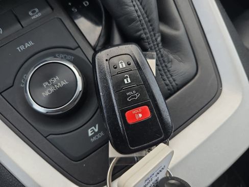 Used 2021 Toyota RAV4 XLE Premium image 35
