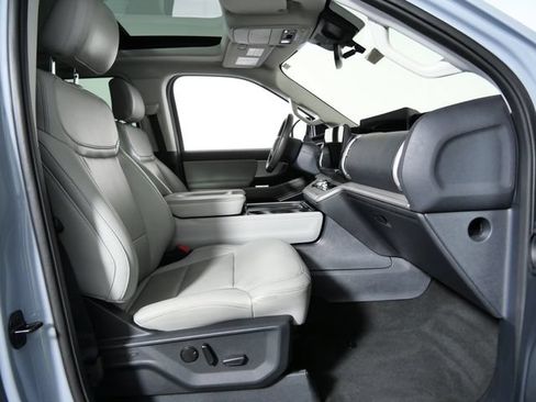 Certified 2025 Ford Expedition Active AWD/4WD image 7