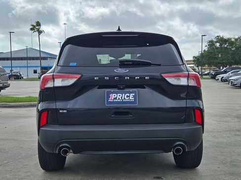Used 2021 Ford Escape SE w/ SE Sport Appearance Package image 6