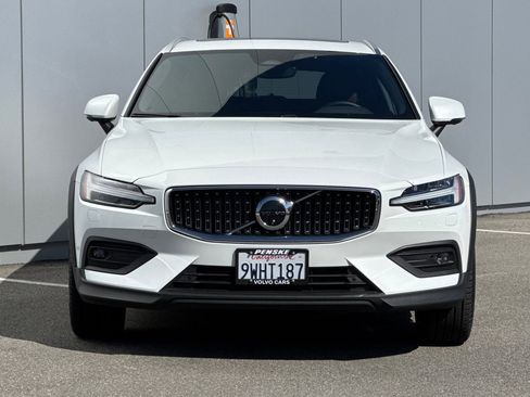 Certified 2026 Volvo V60 B5 Cross Country Plus w/ Climate Package image 8