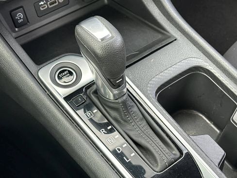 Used 2025 Nissan Sentra SV FWD image 21
