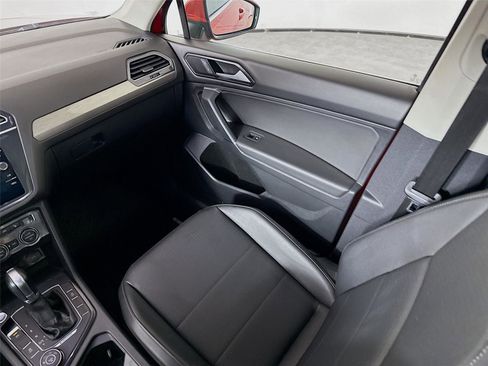 Used 2018 Volkswagen Tiguan SE w/ Panoramic Sunroof Package AWD/4WD image 25