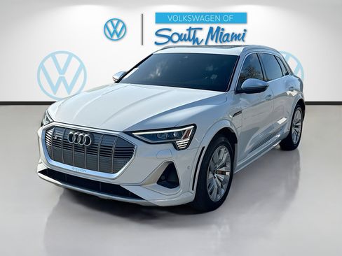 Used 2023 Audi e-tron S Premium Plus image 3