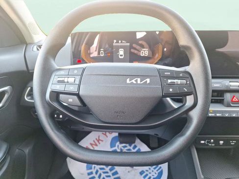 New 2025 Kia K4 LXS image 11