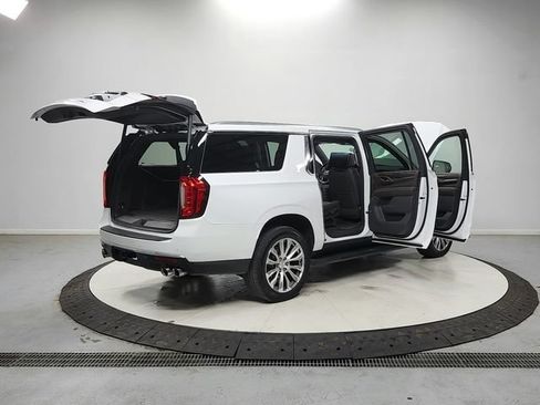 Used 2021 GMC Yukon XL Denali w/ Advanced Technology Package AWD/4WD image 16