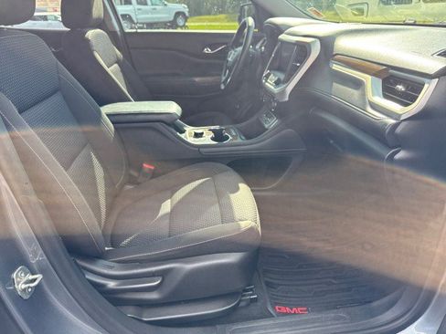 Used 2021 GMC Acadia SLE w/ Driver Convenience Package FWD image 9
