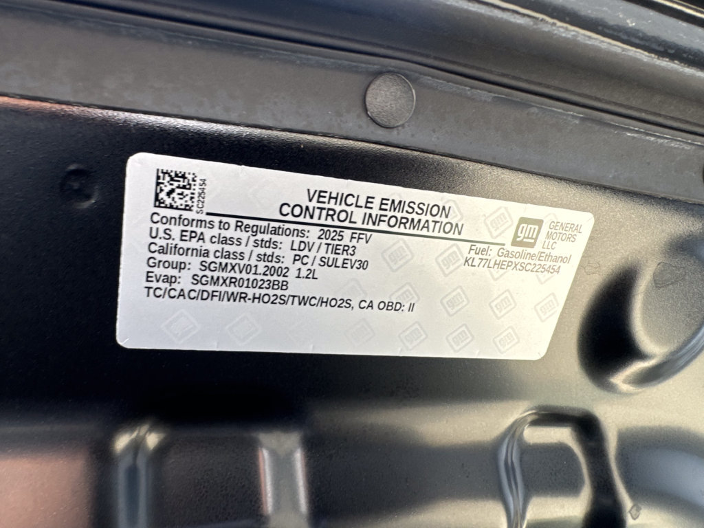 Used 2025 Chevrolet Trax LT FWD image 23
