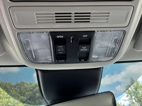 Used 2025 Honda Odyssey EX-L image 22