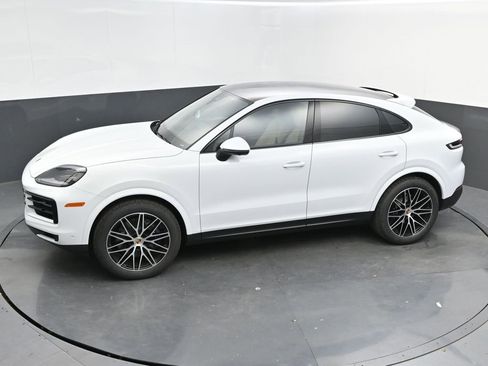 New 2025 Porsche Cayenne image 40