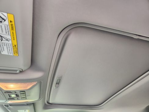 Used 2020 Toyota RAV4 XLE w/ Convenience Package image 30