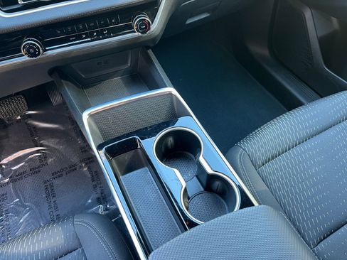 Used 2025 Chevrolet Equinox LT image 36