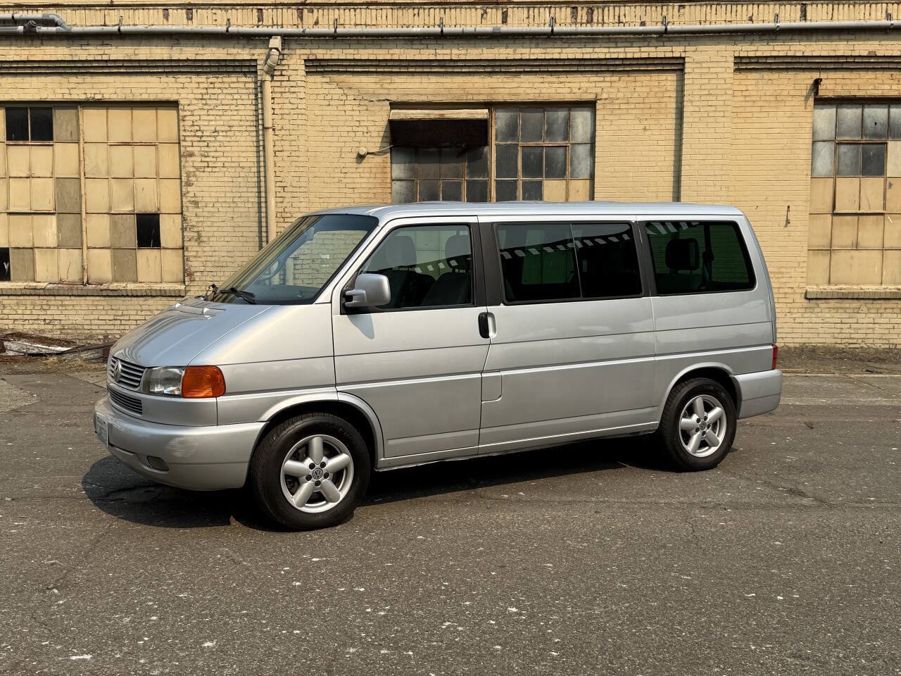 Used 2003 Volkswagen Eurovan MV FWD image 4