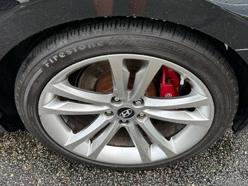 Used 2011 Hyundai Genesis 3.8 RWD image 7