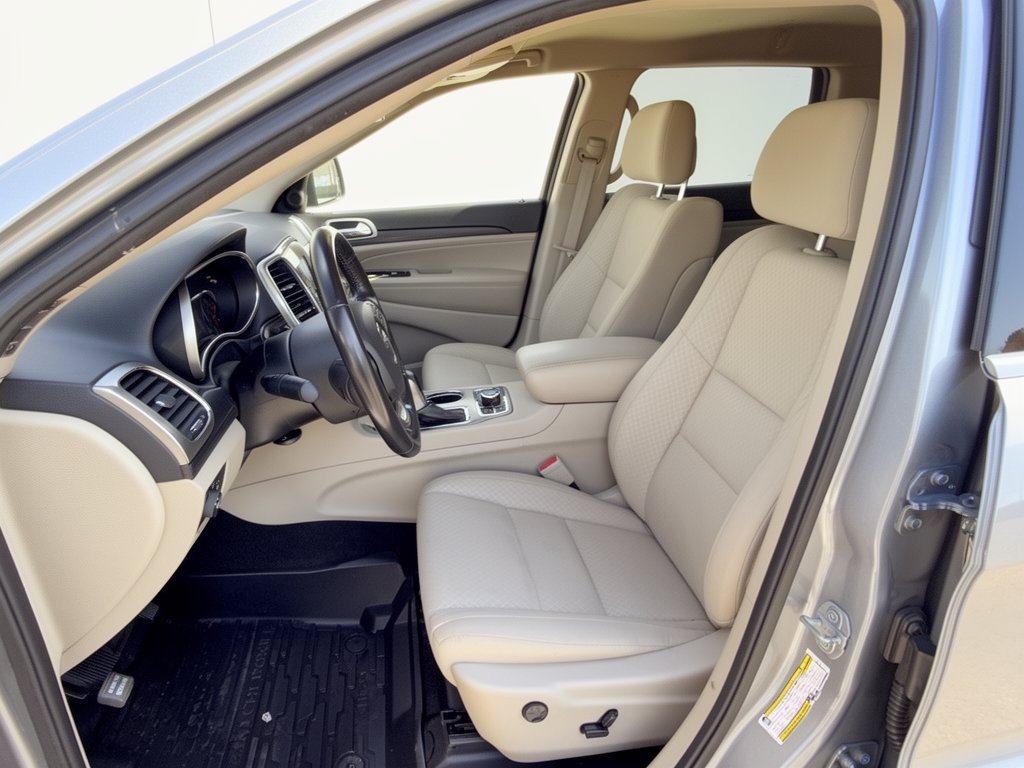 Certified 2020 Jeep Grand Cherokee Laredo AWD/4WD image 5