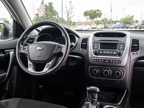 Used 2014 Kia Sorento LX FWD image 18