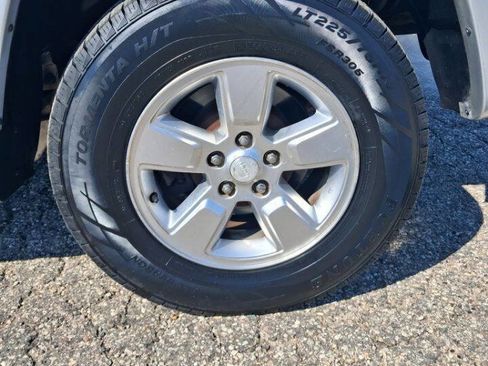 Used 2012 Jeep Liberty Sport AWD/4WD image 7