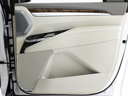 Used 2025 Cadillac Escalade ESV Sport Platinum RWD image 25