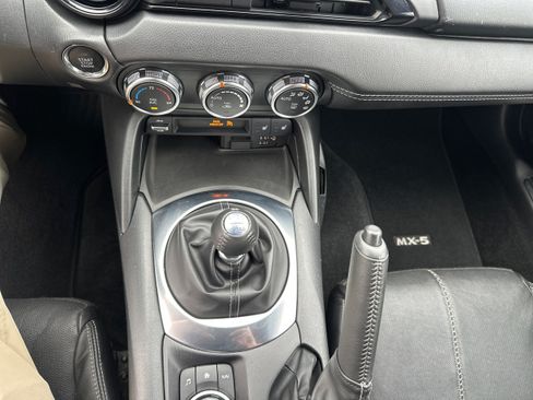 Used 2023 MAZDA MX-5 Miata Grand Touring RWD image 13