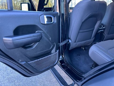 Used 2021 Jeep Wrangler Unlimited Sport image 38