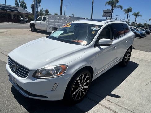 Used 2016 Volvo XC60 T5 Premier w/ Proximity Package FWD image 4