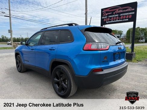 Used 2021 Jeep Cherokee Latitude Plus AWD/4WD image 3