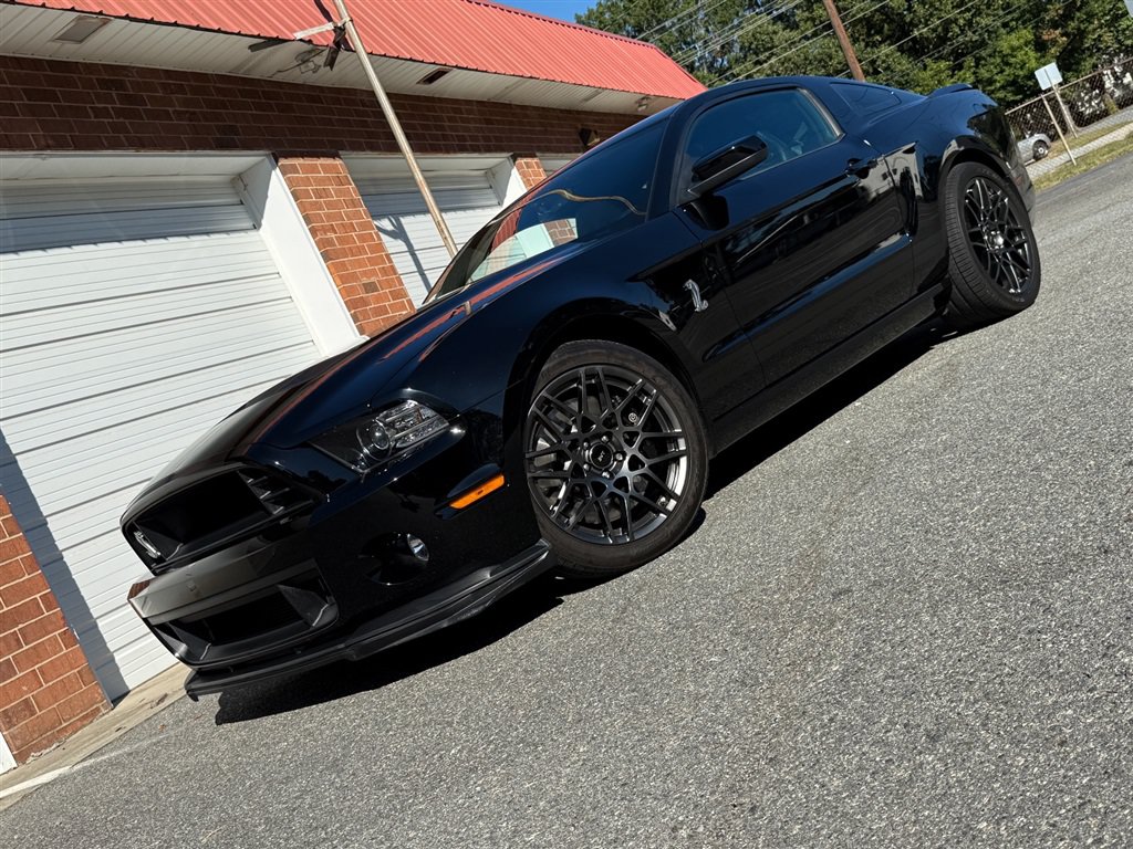 Used 2014 Ford Mustang Shelby GT500 w/ Equipment Group 821A RWD image 3