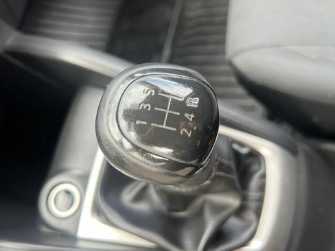 Used 2020 Nissan Versa S FWD image 24