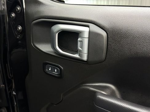 Used 2024 Jeep Wrangler Unlimited AWD/4WD image 41