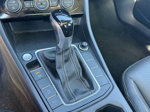 Used 2024 Volkswagen Jetta SE FWD image 15