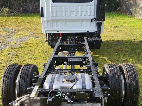 New 2024 Isuzu NPR image 3