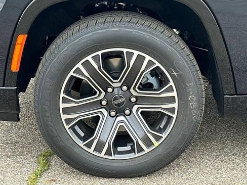 New 2025 Jeep Wagoneer 4WD w/ Premium Group I image 8