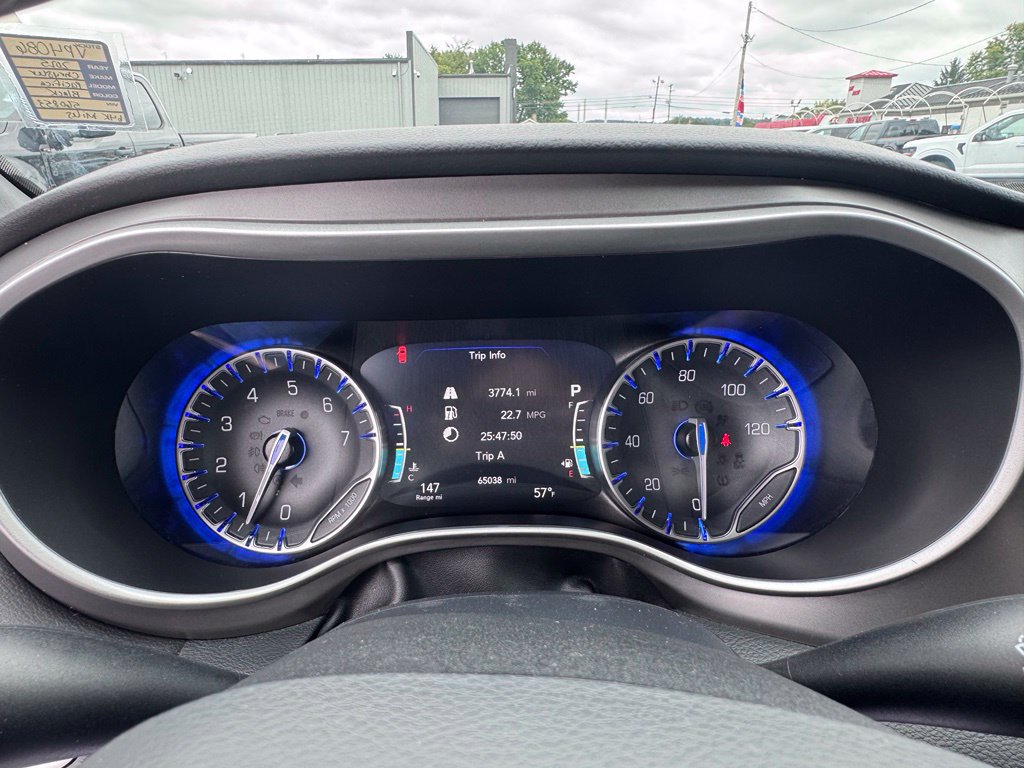 Used 2025 Chrysler Pacifica Select FWD image 32