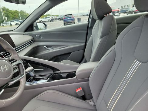 Used 2025 Hyundai Elantra SEL FWD image 19