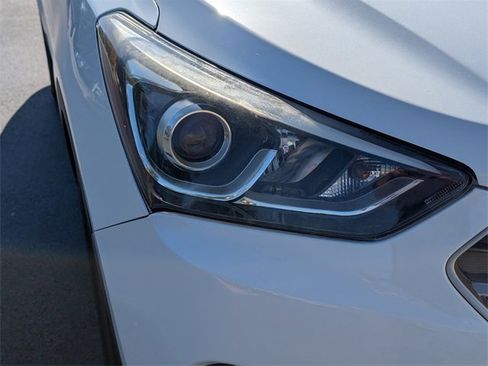 Used 2017 Hyundai Santa Fe Sport image 4