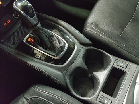 Used 2018 Nissan Rogue SL image 26