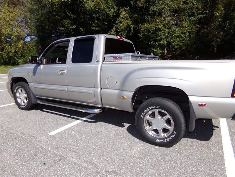Used 2004 GMC Sierra 1500 Denali AWD/4WD image 9
