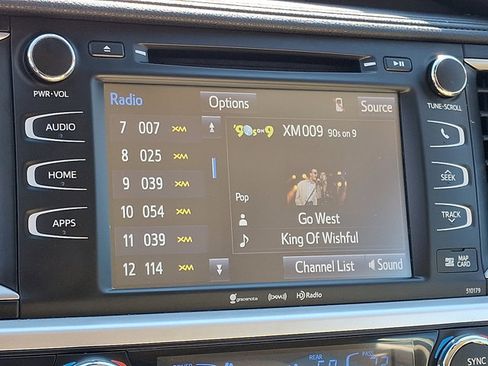Used 2018 Toyota Highlander XLE w/ Carpet Mat Package (TMS) AWD/4WD image 19