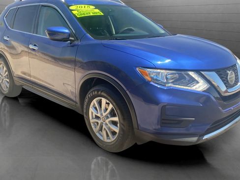 Used 2018 Nissan Rogue SV FWD image 3