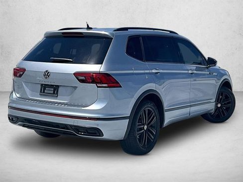 Used 2022 Volkswagen Tiguan SE R-Line FWD image 2