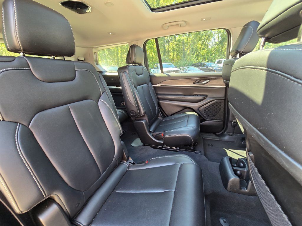 Used 2023 Jeep Grand Cherokee L Limited w/ Black Appearance Package AWD/4WD image 24