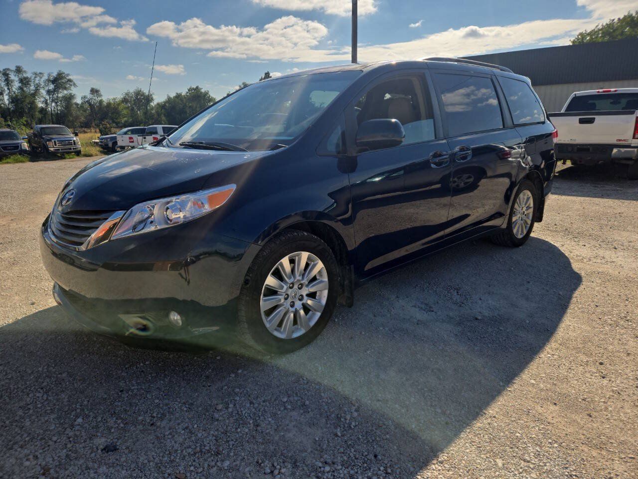 Used 2011 Toyota Sienna XLE AWD/4WD image 4